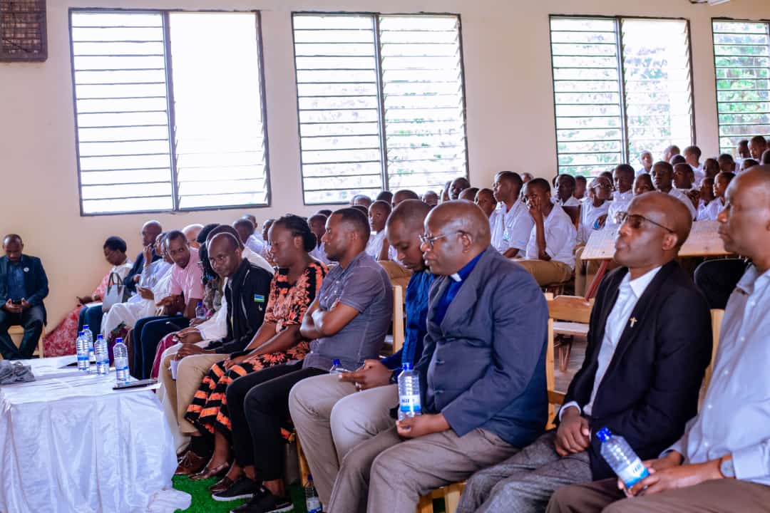 Abapadiri n'abayobozi batandukanye bitabiriye igikorwa cyo kwibuka mu Iseminari Nto ya Karubanda