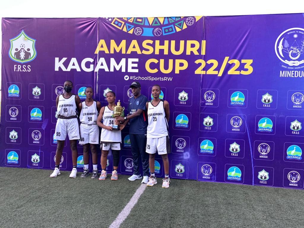 Ikipe ya Basketball y'abakobwa bakina ari 3 na yo yegukanye igikombe