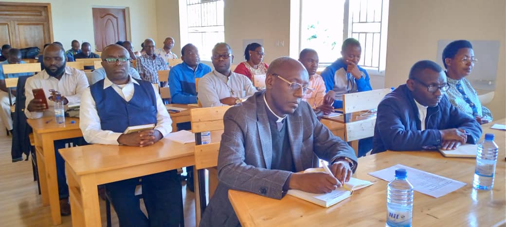 Abapadiri ba diyosezi ya Cyangugu bitabiriye igikorwa cyo kumurika ibaruwa ku muryango