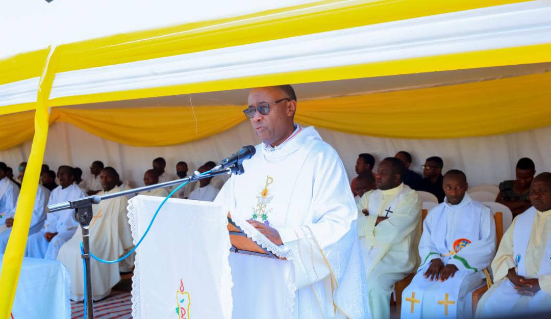 Myr Jean Marie Vianney Gahizi ni we wahagarariye umwepiskopi wa Butare mu gikorwa cyo gusoza umwaka wahariwe uburere bw'abana mu mashuri