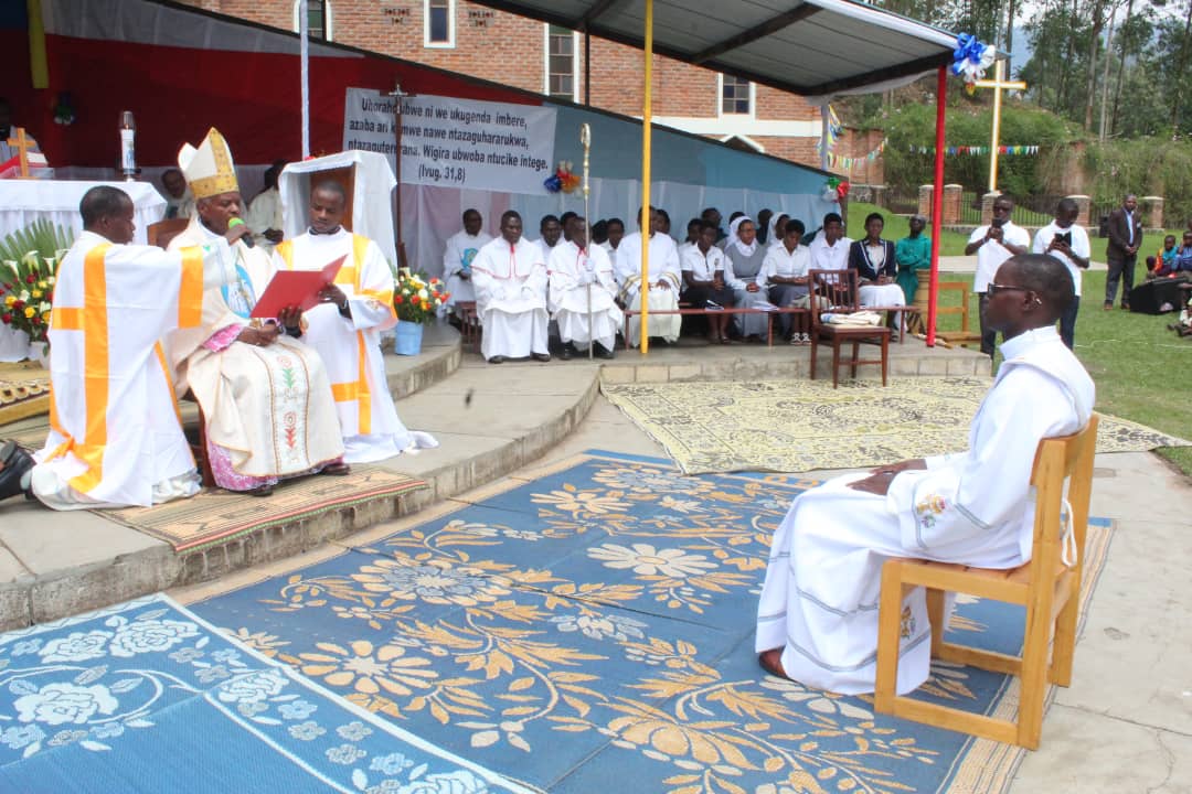 Umuryango w’Abapadiri b’Abamariyani mu Rwanda  wungutse umupadiri mushya