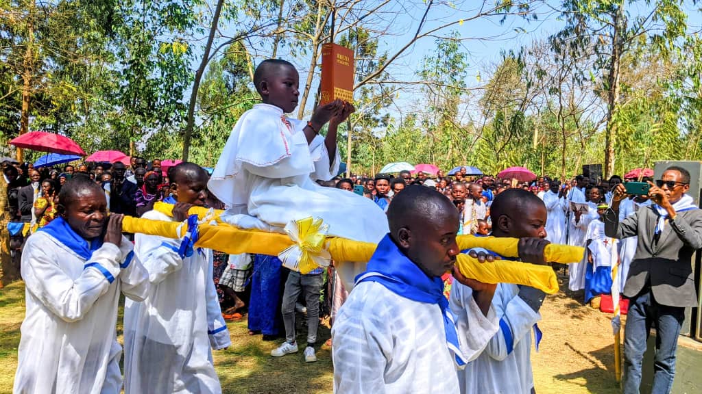 Abakristu ba Paruwasi Rilima barishimira Ingabire baronse mu myaka  50 ishize hageze Ivanjili.