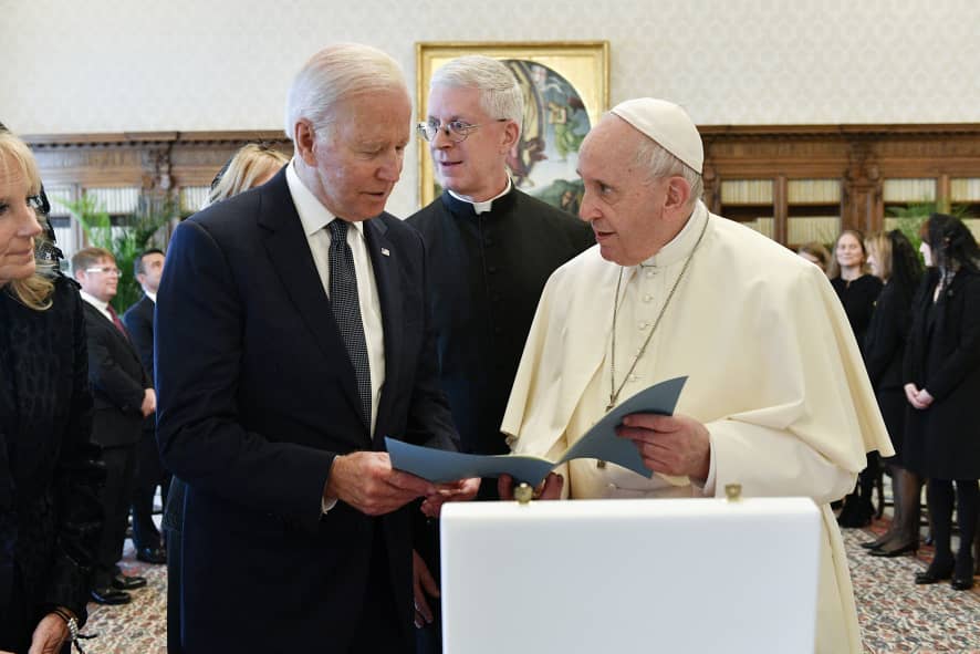 Papa Fransisiko yoherereje Perezida Joe Biden Ibaruwa igaragaza akababaro aterwa n’intambara yo muri Ukraine