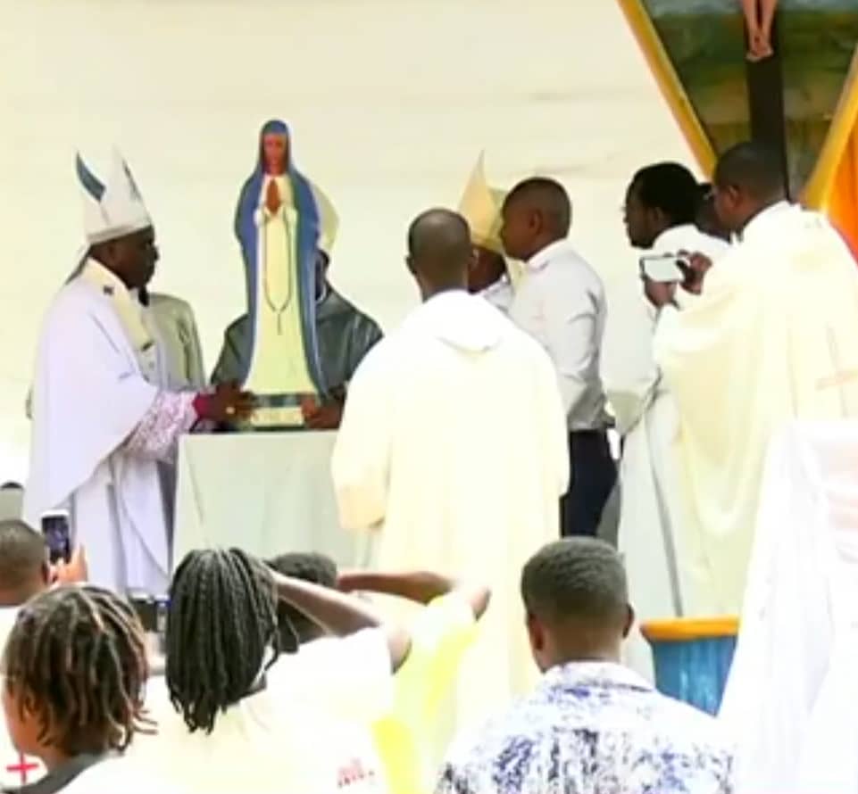Kiliziya yo mu Rwanda yaragije iyo mu Burundi Bikira Mariya wa Kibeho