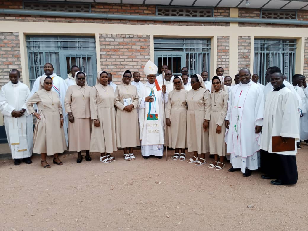 Myr Filipo Rukamba, Umwepiskopi wa Butare ni we wayoboye iki gikorwa