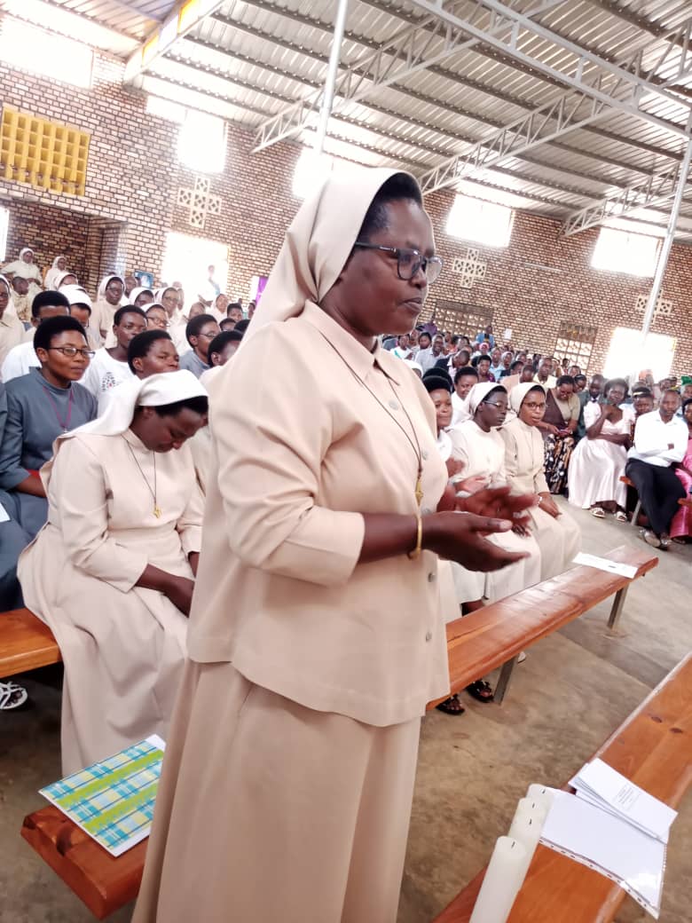 Uhagarariye umukuru w'umuryango mama Domina Murekatete