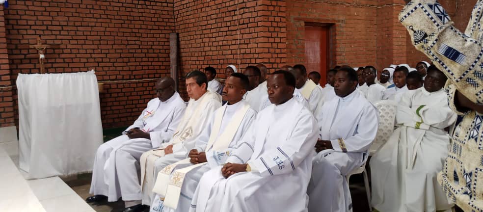 Abapadiri bari benshi baje kwifatanya n'umuryango w'Ababikira ba Mutagatifu Yozefu w'i Jerona