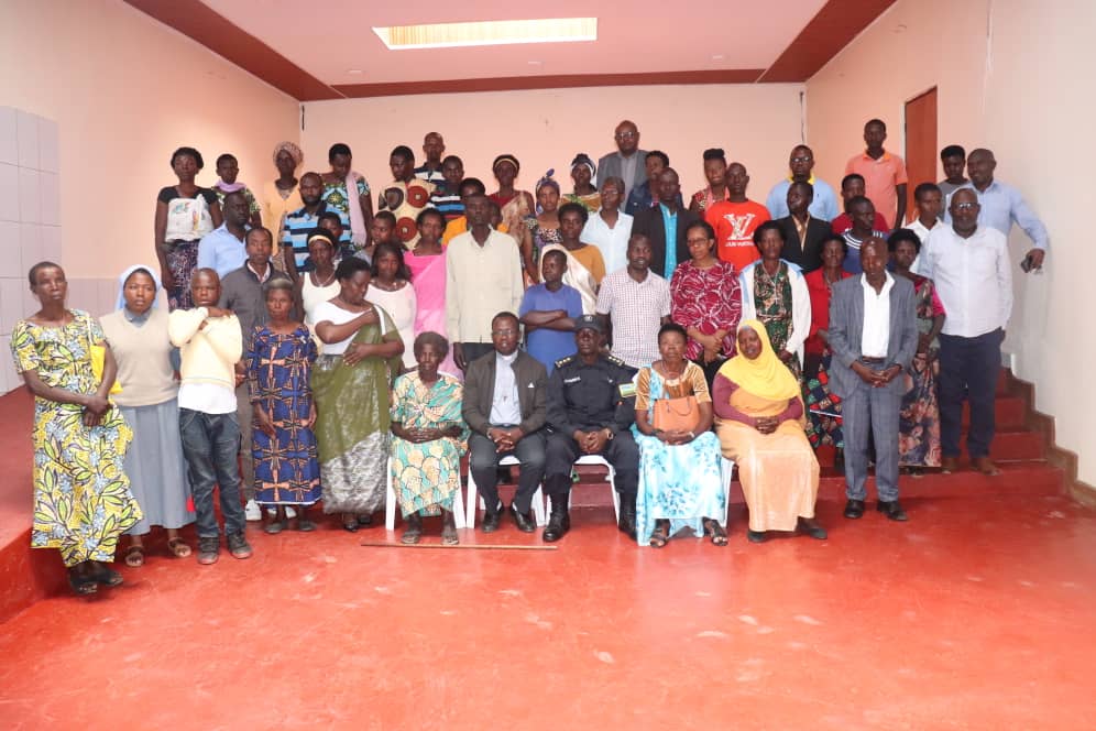 Caritas ya Kabgayi yabavanye mu bwigunge bari barahawe akato