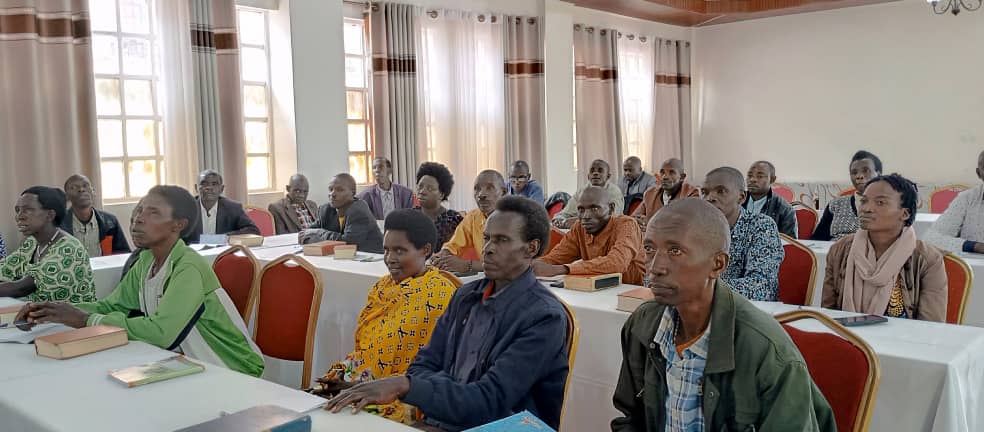 Abakateshisiti ba Diyosezi ya Kabgayi barasabwa guhora bihugura