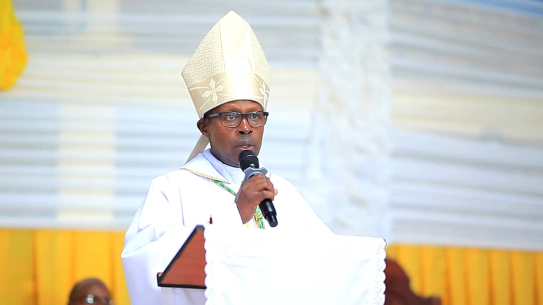 "Forumu si amafoto n'amapositeri meza gusa", Myr Jean Marie Vianney Twagirayezu