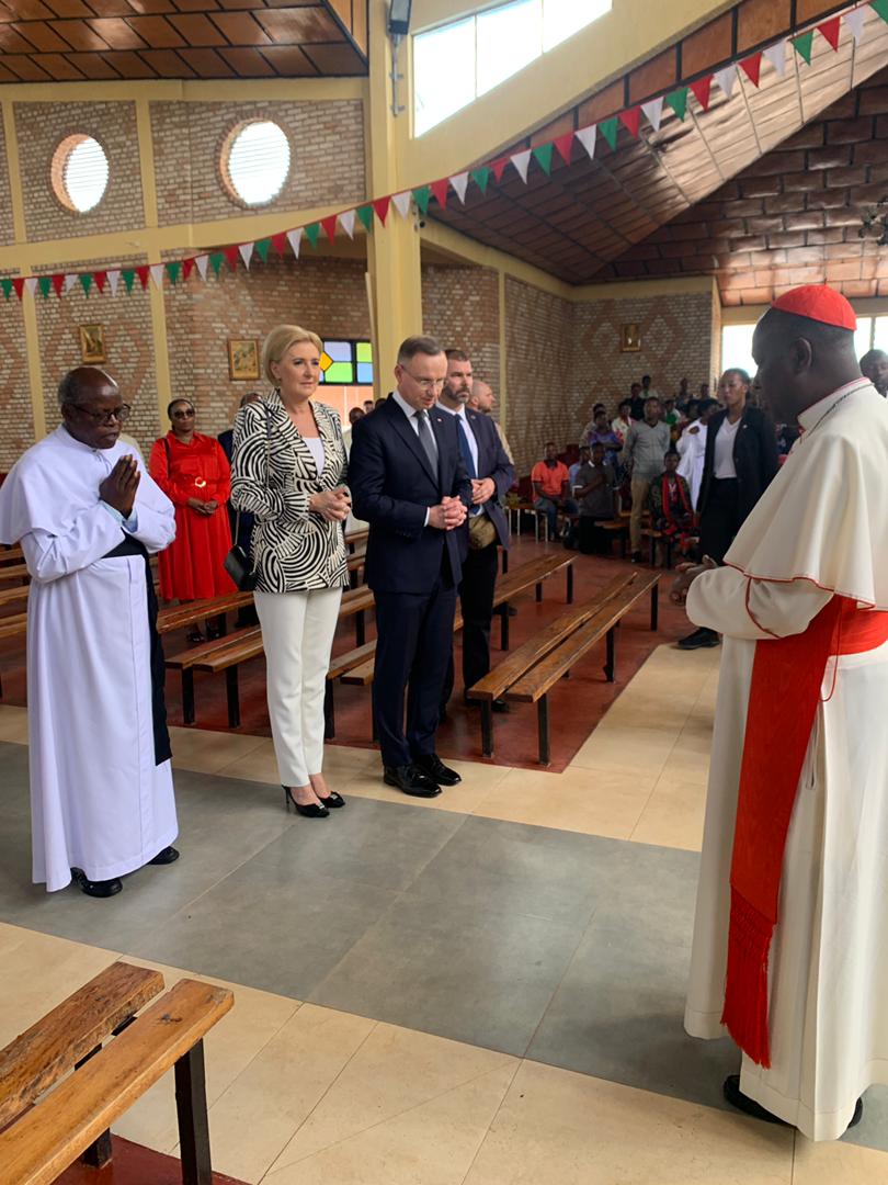 Perezida yasengeye mu Ngoro ya Kibeho anakira umugisha