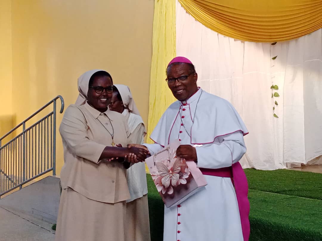 Myr Filipo Rukamba yashimiwe uko yafashije ishuri