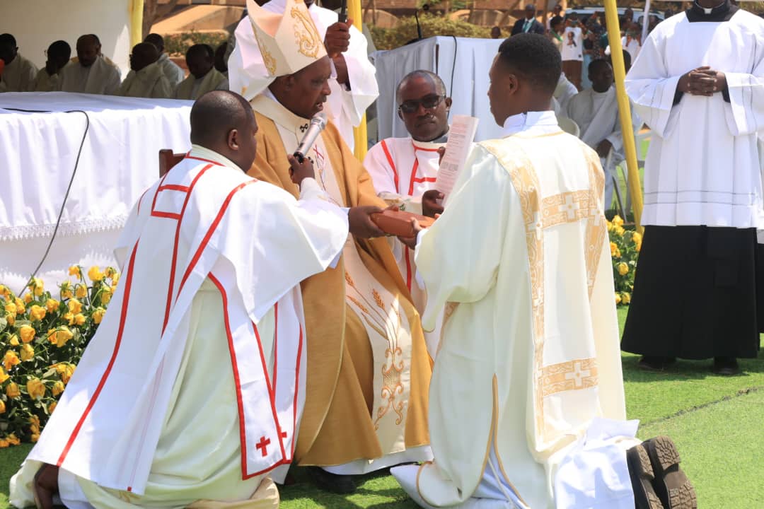 Karidinali Kambanda ni we wayoboye uyu muhango