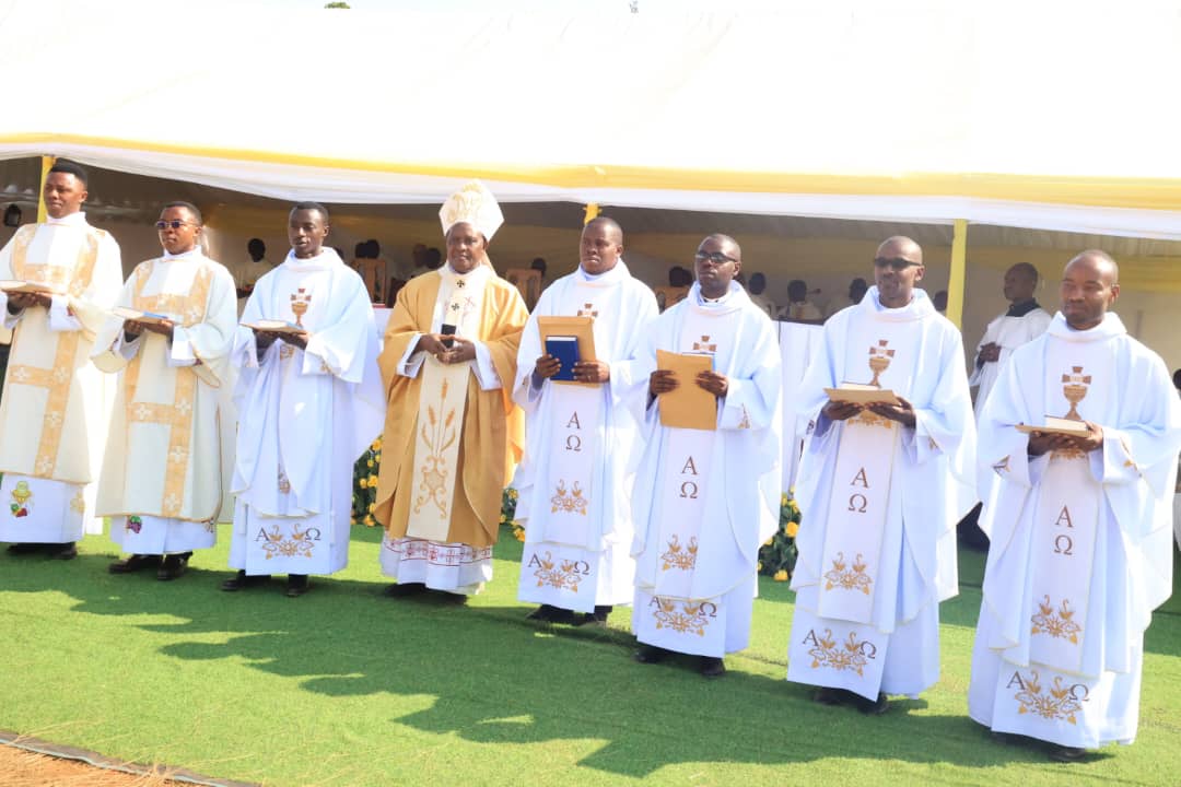Paruwasi ya Kanombe yungutse abapadiri babiri mu myaka 2 imaze ishinzwe