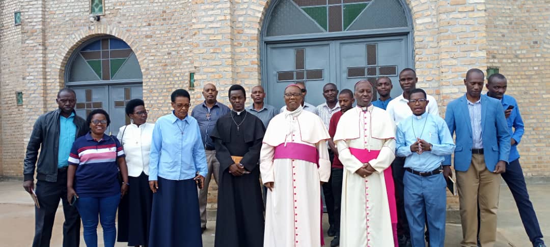 Myr Ntagungira yarambagiye Amayaga: Menya paruwasi za Busoro, Nyamiyaga na Ruyenzi yasuye