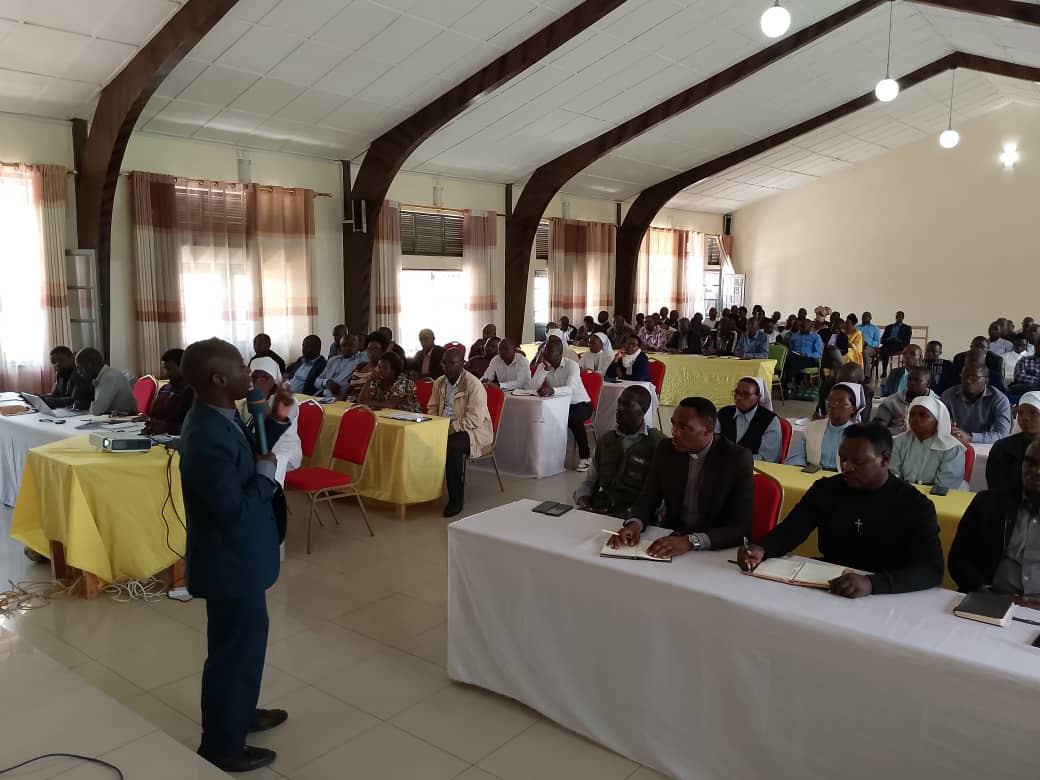Abayobozi b'amashuri basabwe guharanira umwuka mwiza w'amahoro n'ubuvandimwe mu kigo