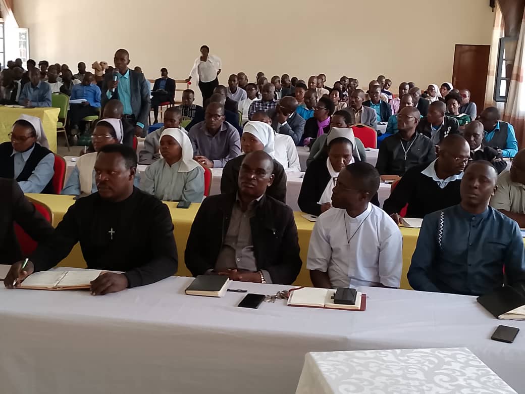 Myr Visenti Harolimana arasaba abayobozi b'amashuri gufasha abanyeshuri kuvuga neza ikinyarwanda