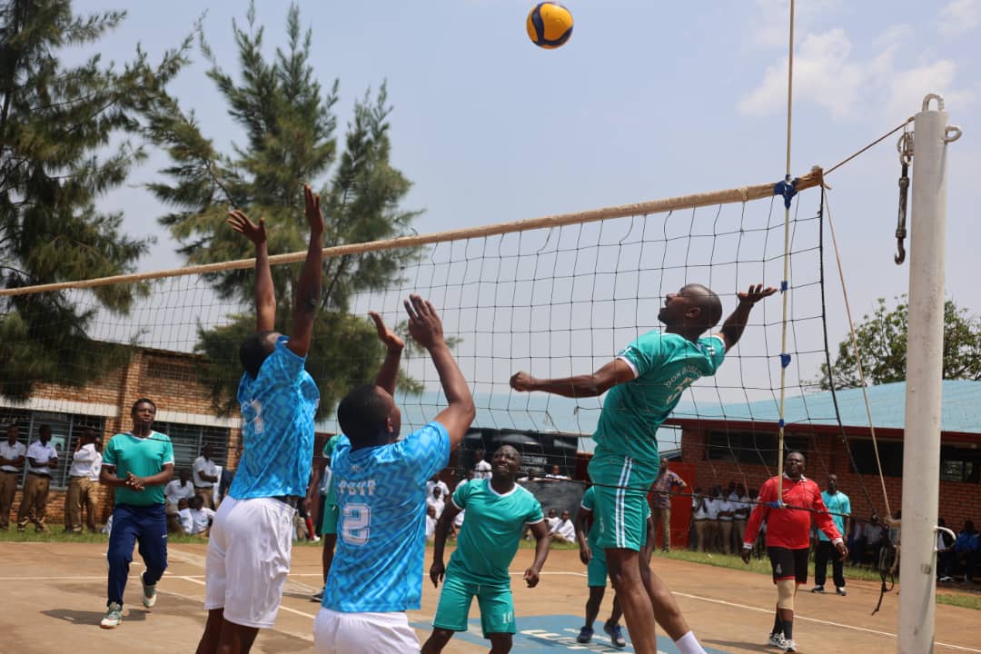 Abapadiri ba Butare n'aba Gikongoro bakoze ubusabane mu mikino
