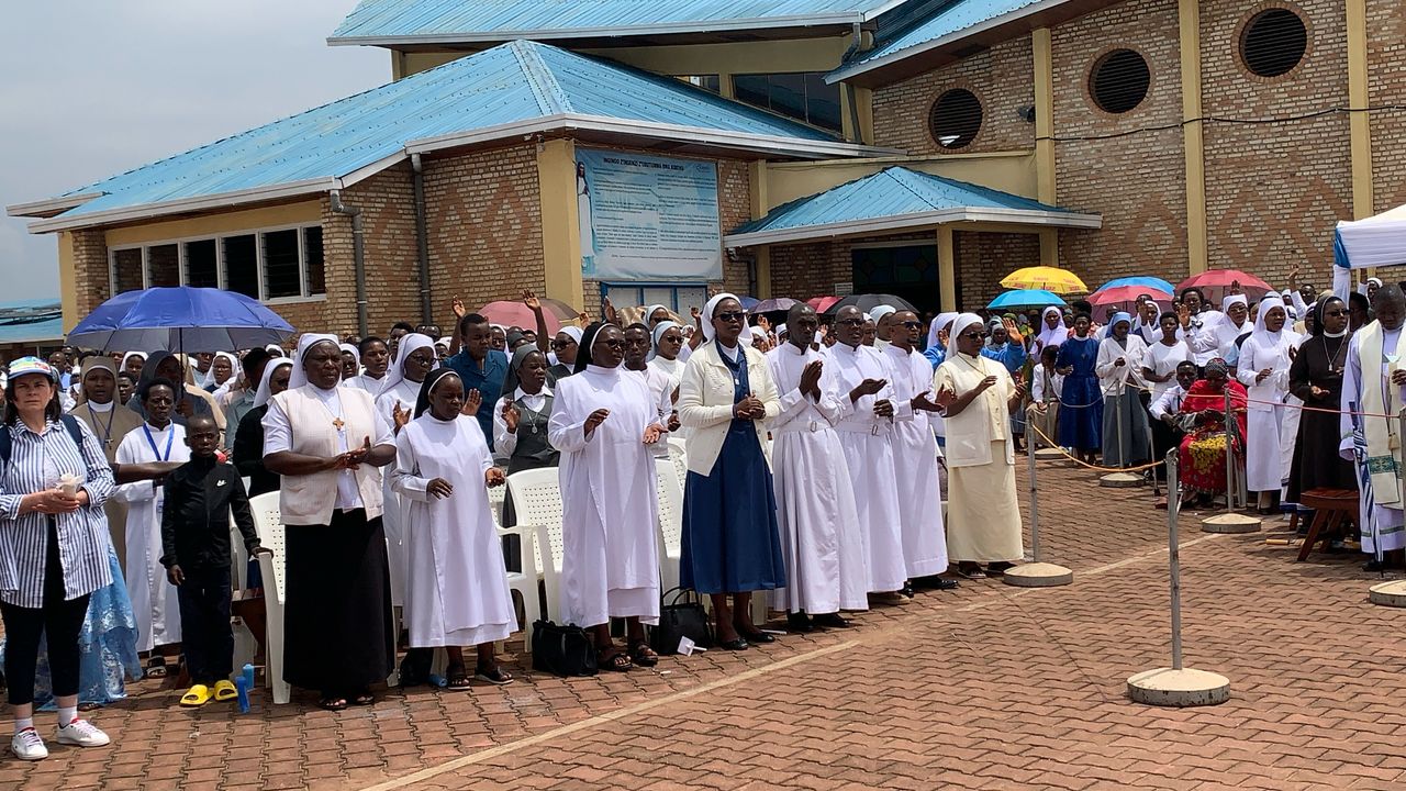 Abihayimana bashimiwe ko barenze ipfunwe ryo guhambanwa ikara