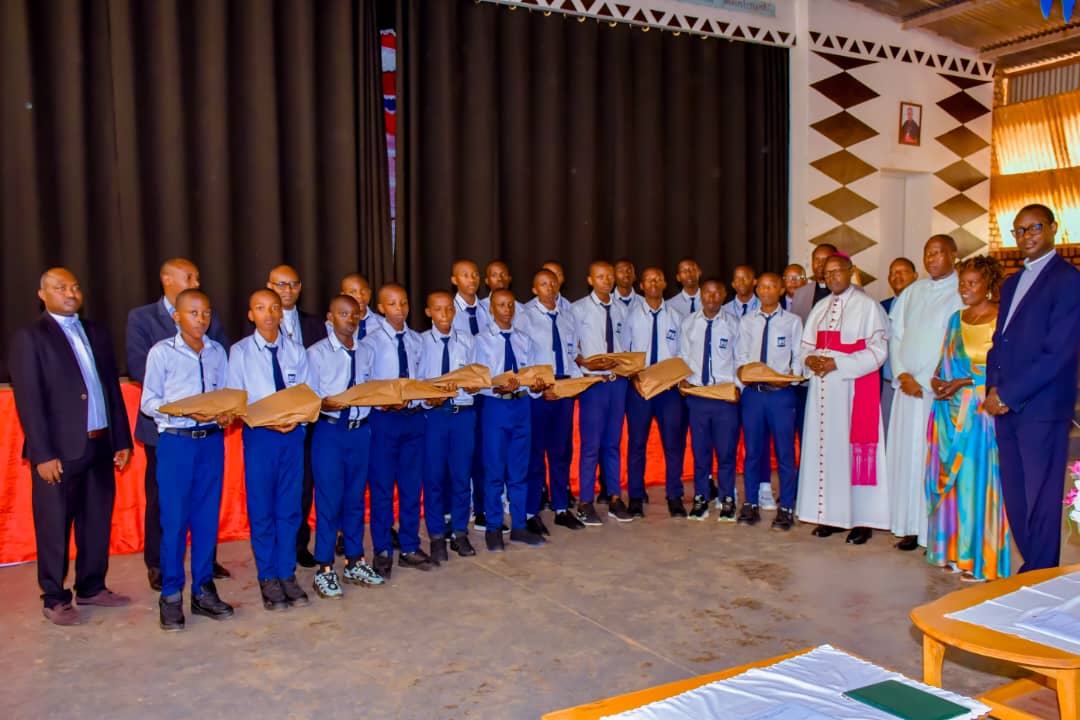 "Nta museminari twifuza ko yirukanwa hutihuti azira amafaranga", Myr Jean Marie Vianney Twagirayezu