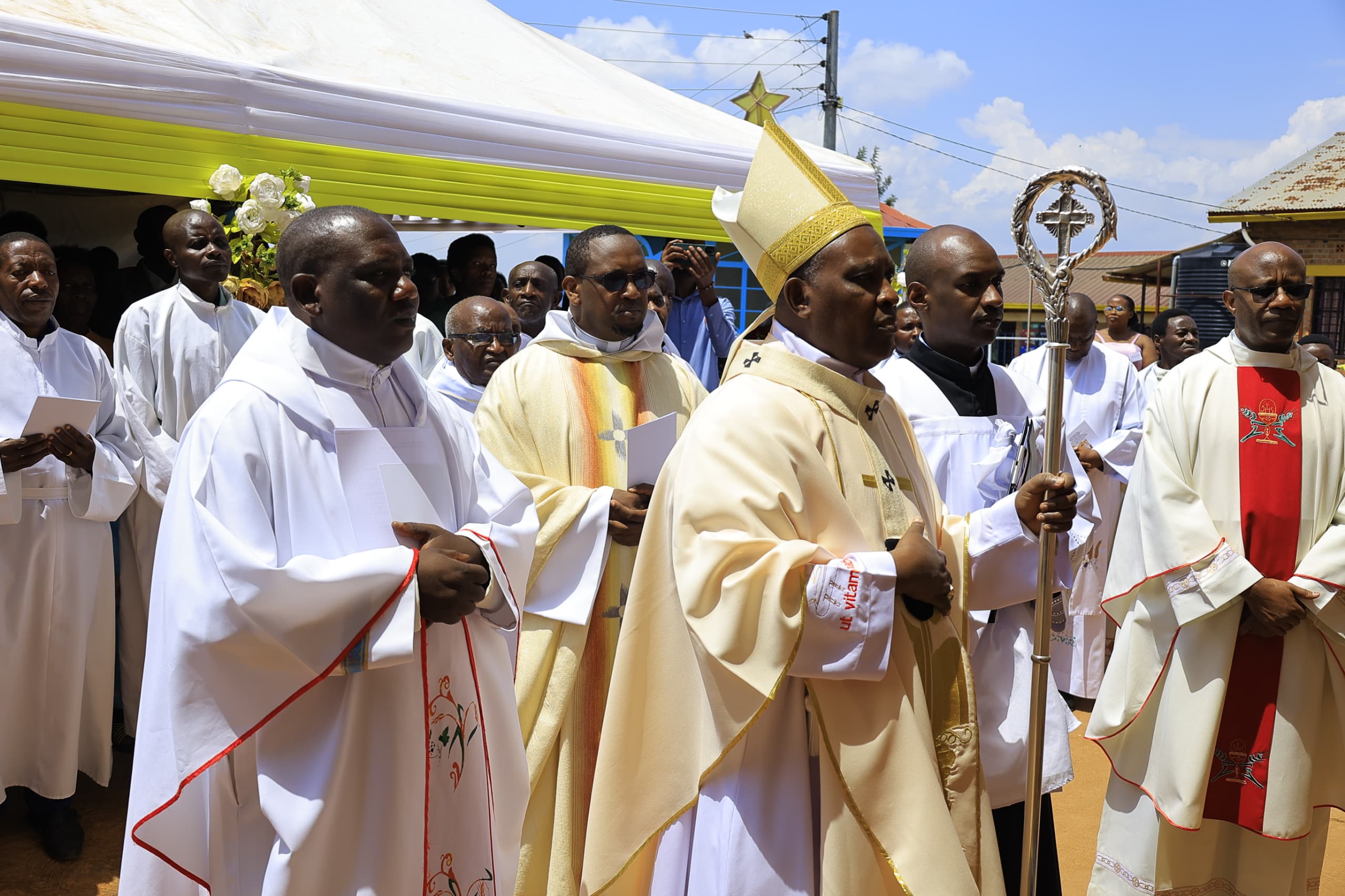 Karidinali Kambanda arahamagarira  Abalayiki  gusengera umuryango wa Rugamba Sipiriyani kugira ngo ugezwe ku rwego rw’abahire n’abatagatifu