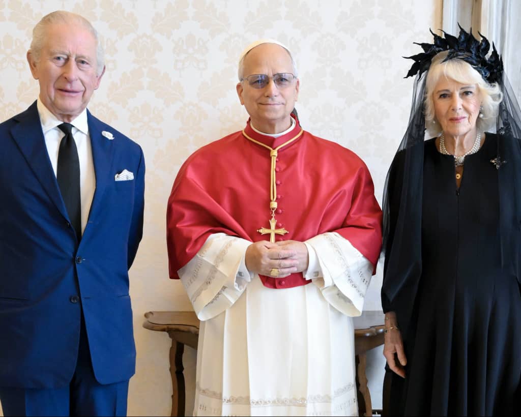 Umwami Charles n’Umwamikazi Camilla b’ Ubwongereza basuye Papa Leo wa XIV i Vatikani
