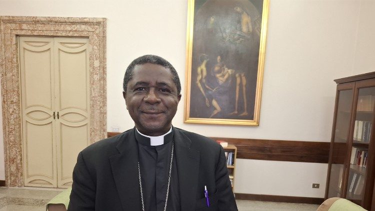 “Cameroon ikeneye ibiganiro, si amasasu” — Arikiyepiskopi Nkea