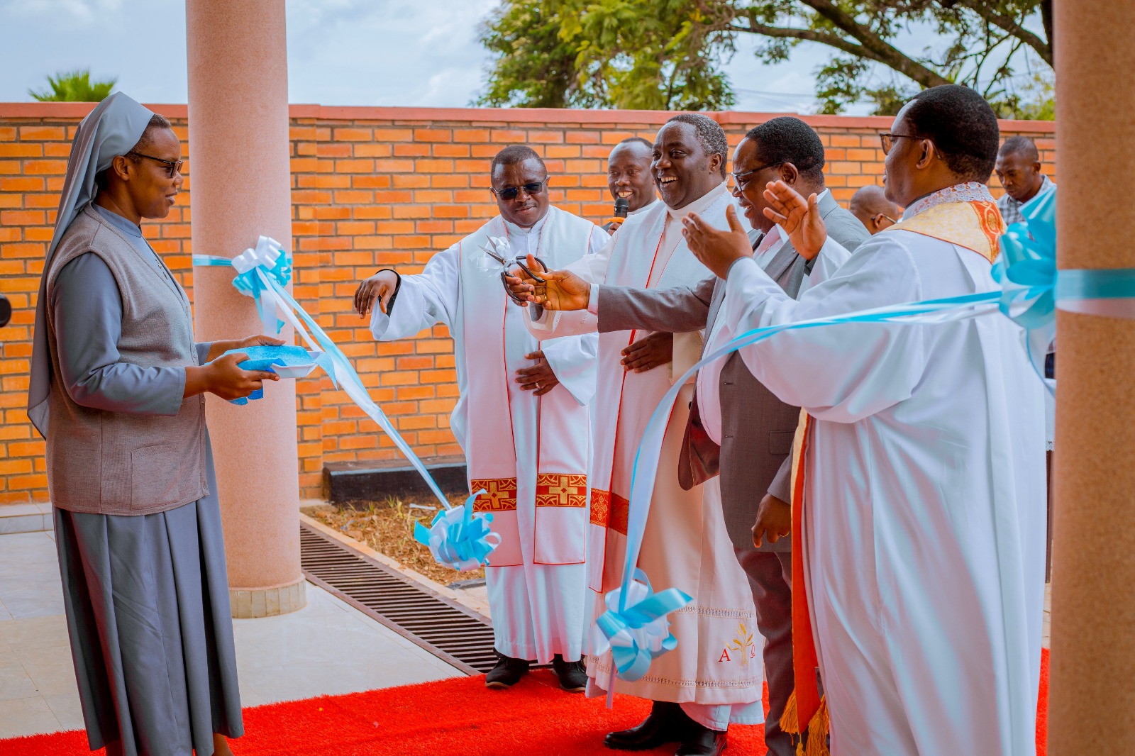 Padiri Eugene Niyonzima yayoboye umuhango wo gutaha igice gishya cya Centre Saint Vincent Pallotti