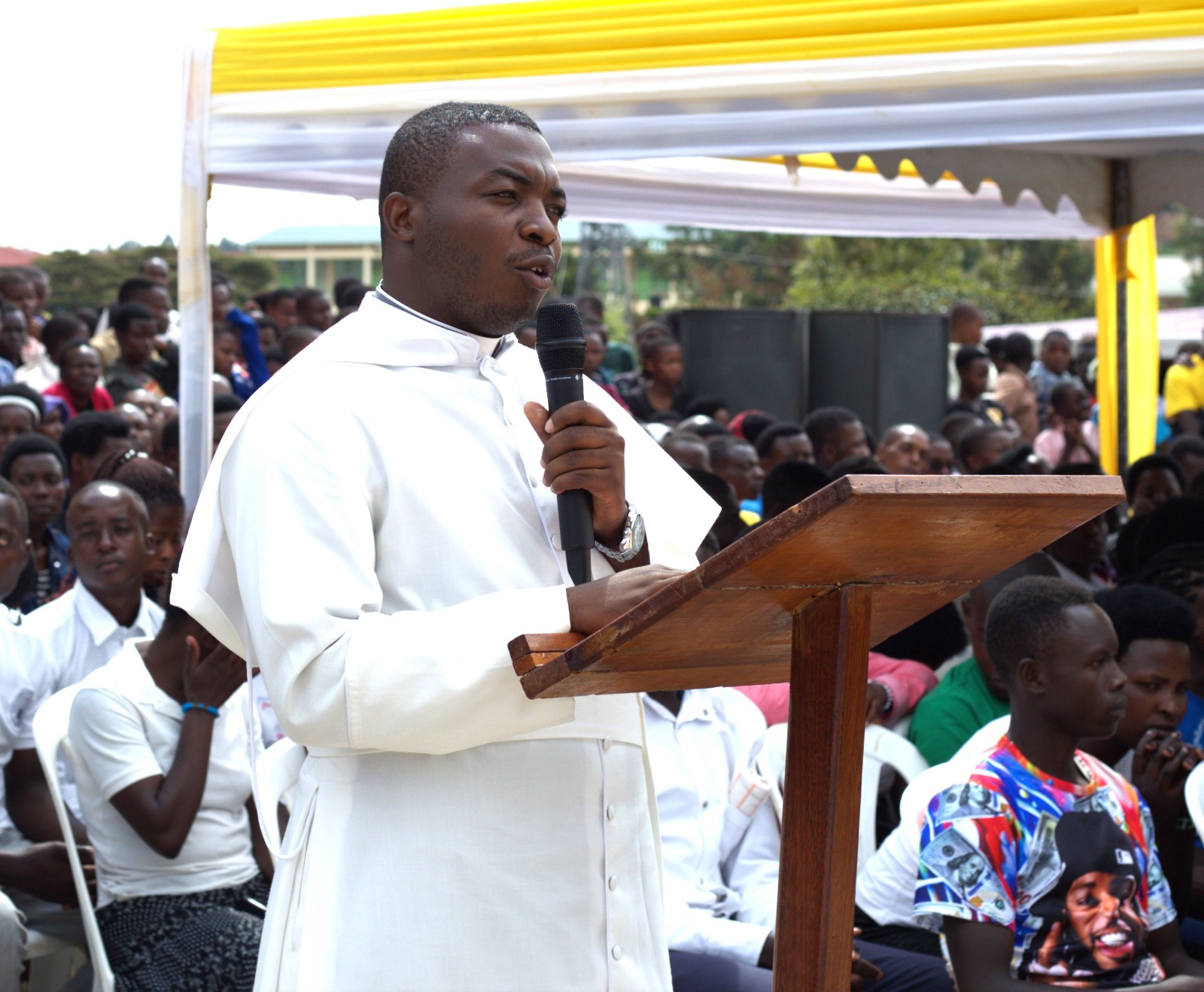 Padiri Omoniye w'urubyiruko muri Diyosezi ya Gikongoro