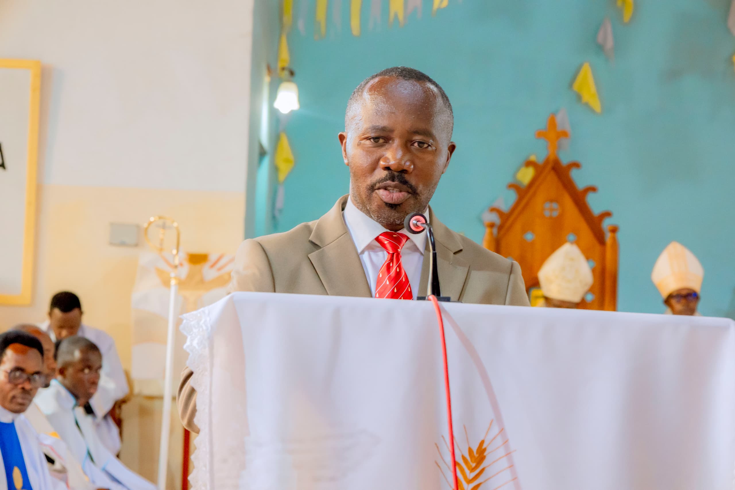 Umuyobozi w'Akarere ka Rubavu yasabye abapadiri bashya ba Diyosezi ya Nyundo kuba abafatanyabikorwa mu guhindura imibereho y'abaturage.