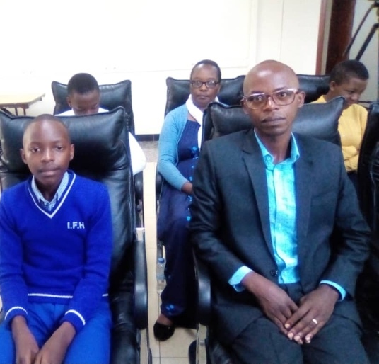 Bizimana Anastase Umubyeyi wa Isezerano arashima ubuyobozi bw'Ishuri rya Saint Andre n'abarezi bahakorere