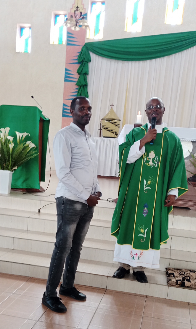 Umuyobozi wa TVET st Martin yifurijwe umunsi mwiza wa Mutagatifu Evariste yisunze