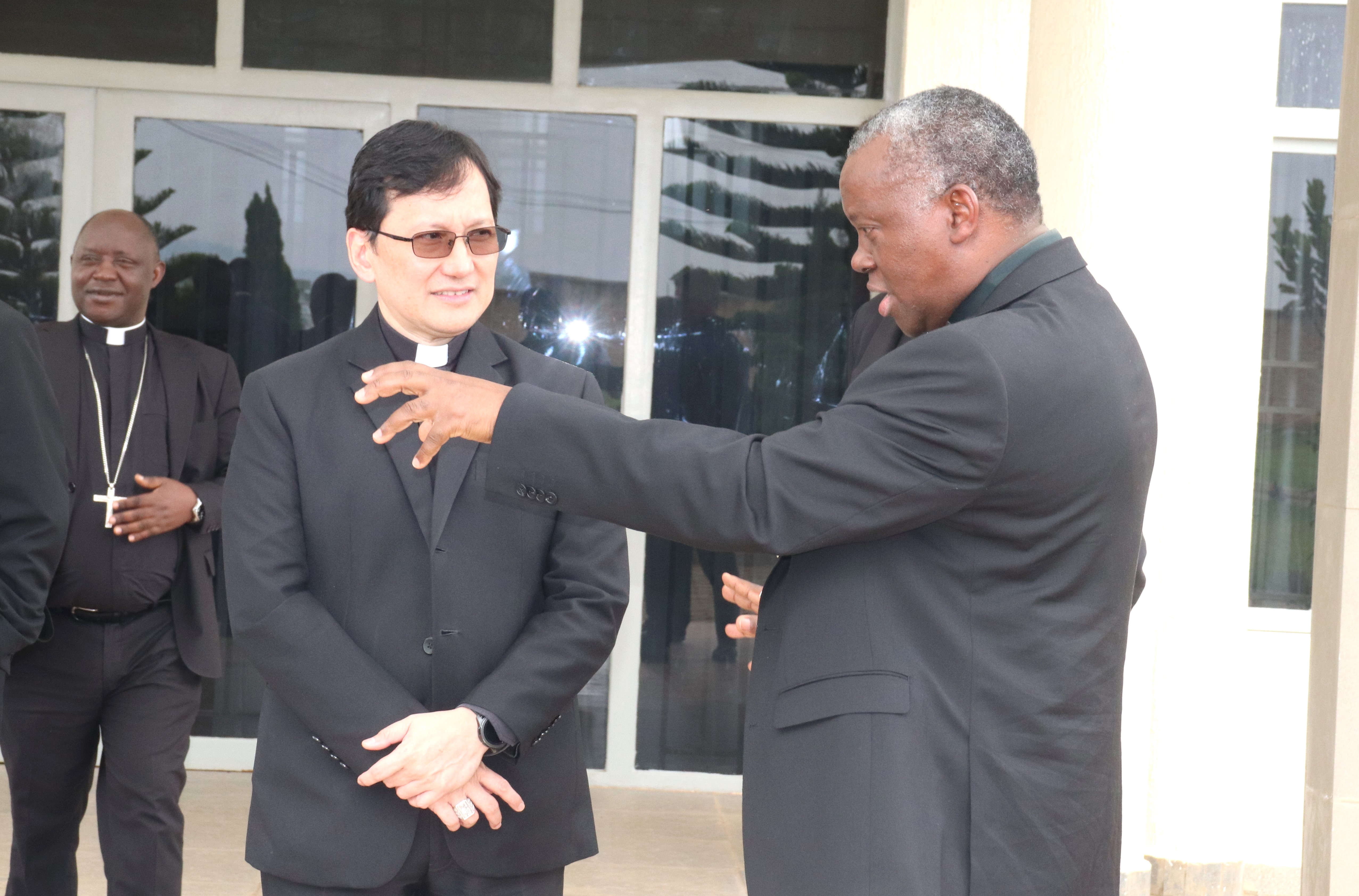 Ubusesenguzi: Itabwa muri yombi ry’abapadiri 2 bazira gusoma Misa, gufungurirwa Paruwasi 3 zikongera gufungwa hadaciye kabiri: ni gute Diyosezi ya Byumba yagizweho ingaruka n’ifungwa rya Paruwasi zayo 8?