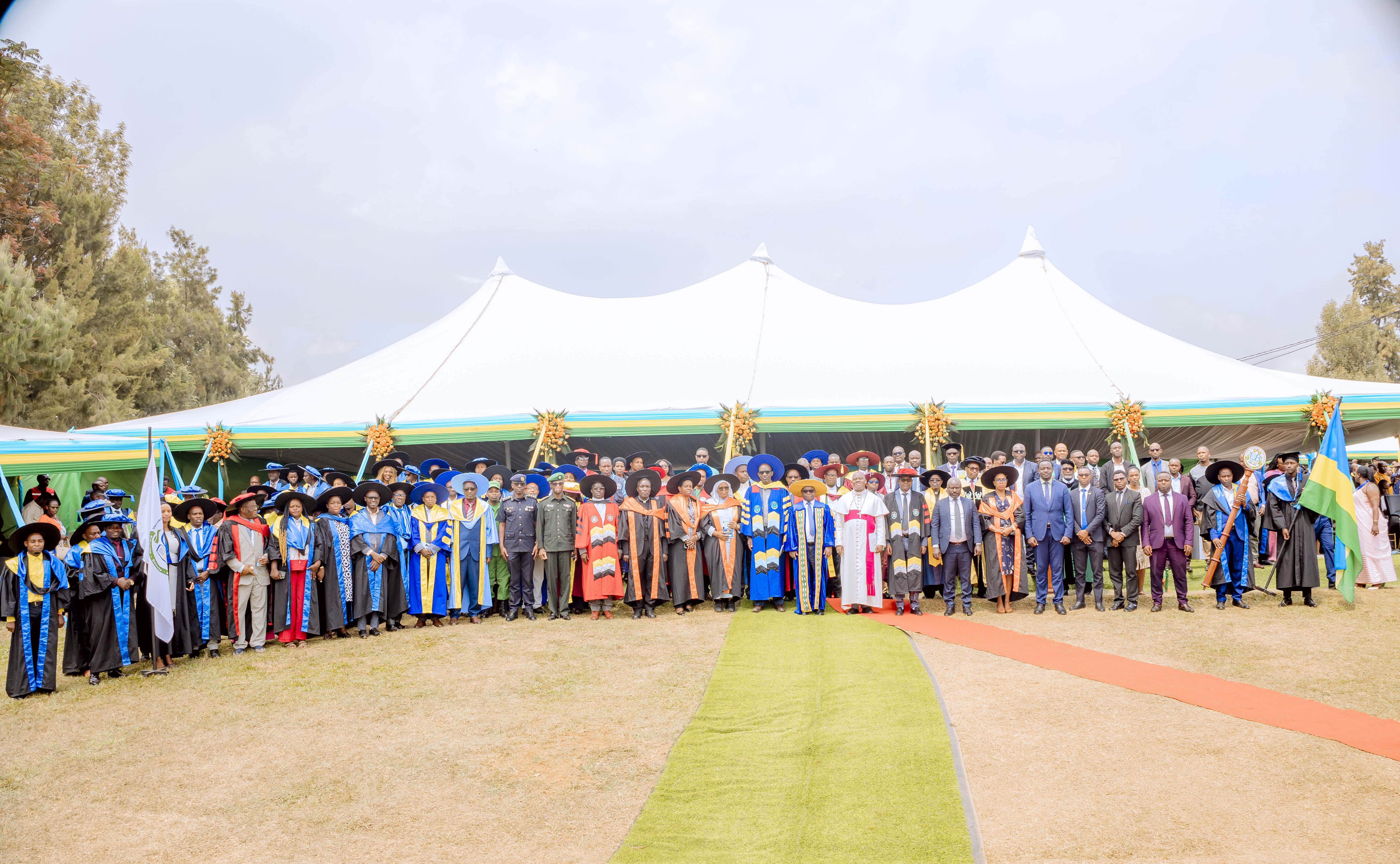 Kaminuza ya UTAB yashyize ku isoko ry'umurimo abanyeshuri barenga 1000, biyemeza kubyaza umusaruro ubumenyi bahawe