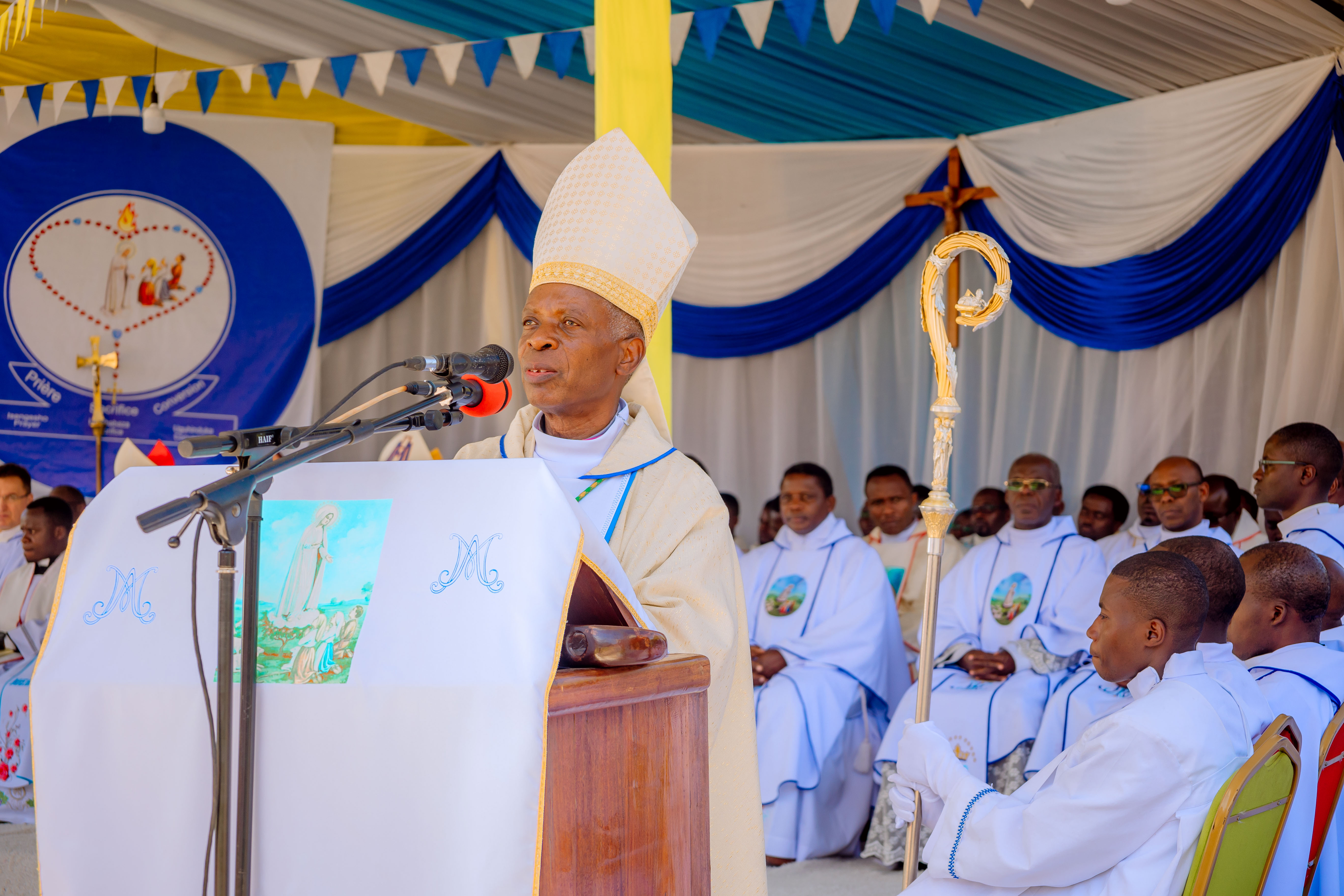 “Gutera Imana umugongo ni inzira iganisha abayikurikiye mu rwobo” Musenyeri Vincent Harolimana