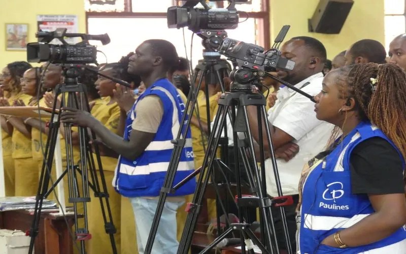 Ku Munsi Mpuzamahanga w’Itumanaho, abanyamakuru basabwe gukorana ubunyangamugayo