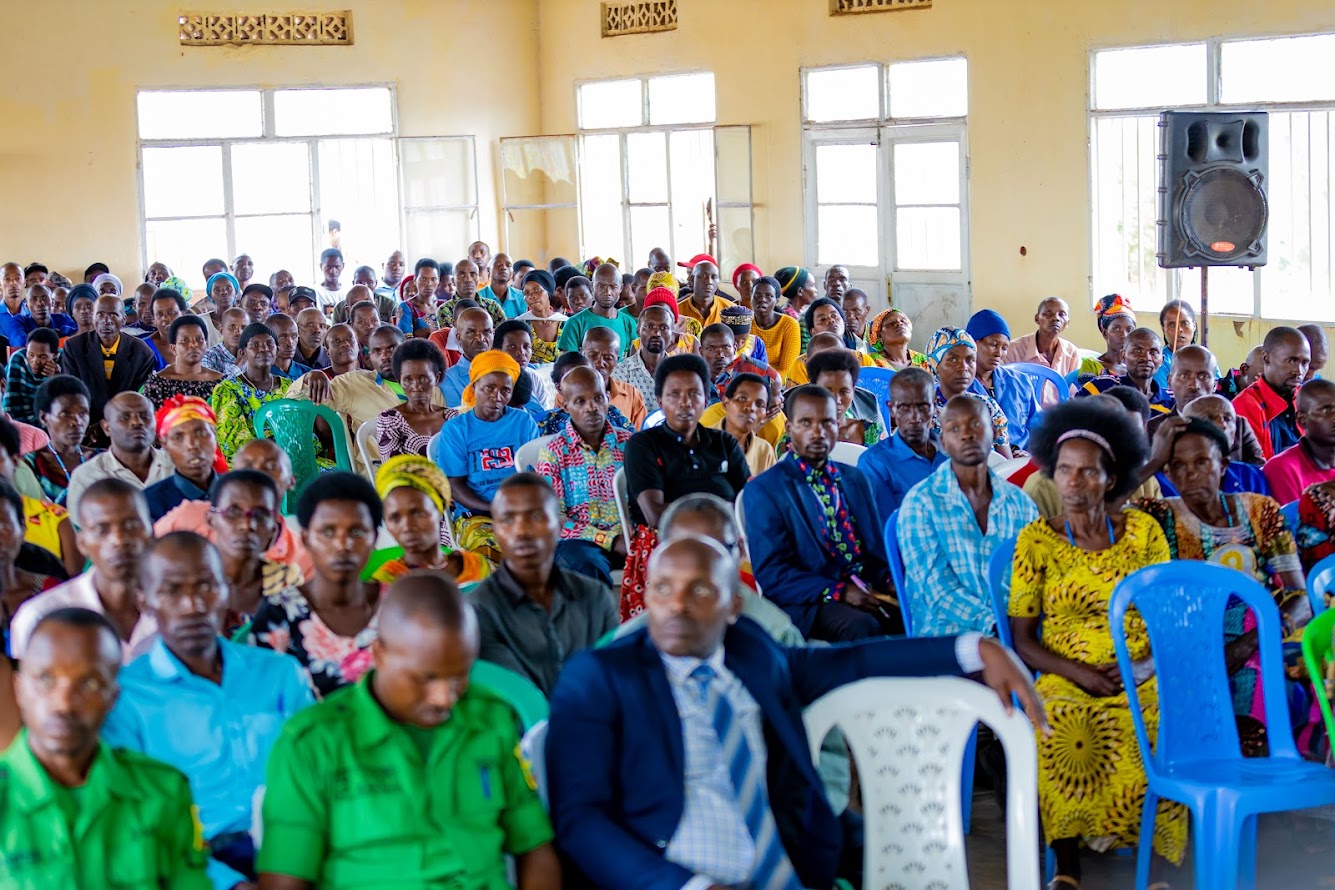 Abaturage bari bitabiriye ari benshi kandi
