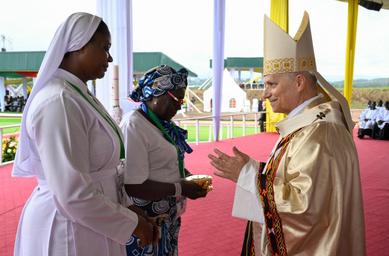 Umunsi wa Kane w’uruzinduko rwa Papa Leo XIV muri Afurika: i Bamenda muri Cameroon yasabye ihagarikwa ry’intambara