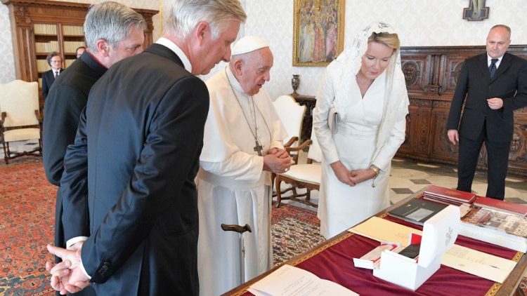 Papa Fransisiko yakiriye Umwami Philippe n’Umwamikazi Mathilde b’u Bubiligi i Roma