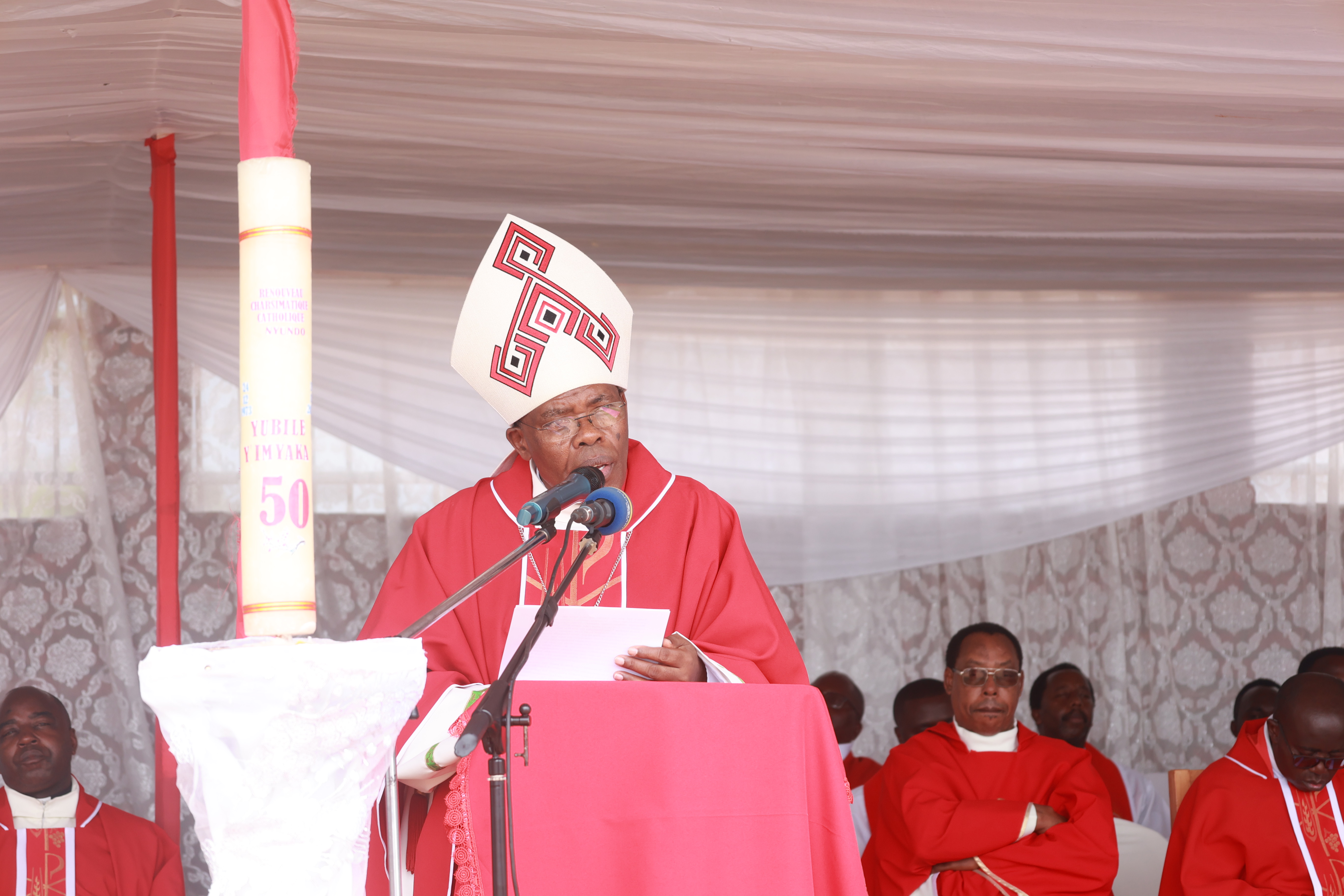 Diyosezi ya Nyundo yahimbaje Yubile y’imyaka 50 y’Ivugururwa muri Roho Mutagatifu
