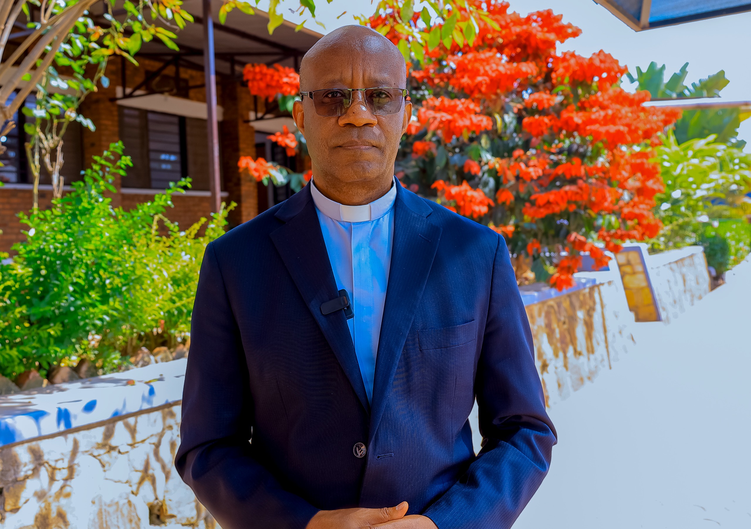 “Umwana ni umuhuza w’ababyeyi, twige kumurera tutamukanga” Musenyeri Casimir Uwumukiza