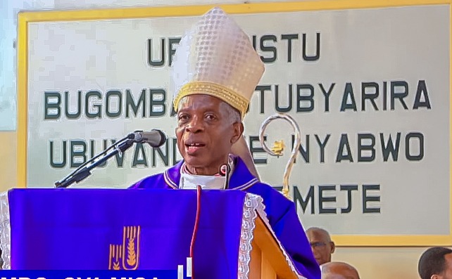 “Yaranzwe n’ukwemera, adusigiye umurage w’urukundo,” Musenyeri Harolimana yasezeye Mgr Nsengumuremyi wari Igisonga cy’umwepiskopi wa Nyundo