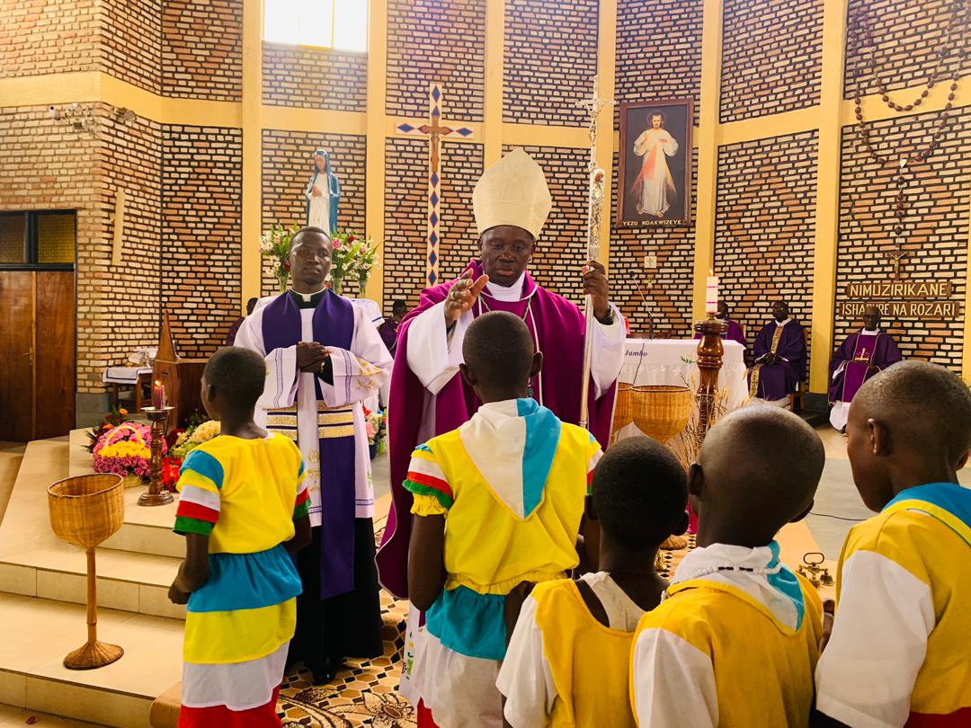 Musenyeri MUSENGAMANA Papias arasaba abashinzwe Iyogezabutumwa ry’Abana gushyiramo imbaraga rikongera gukomera nka mbere ya COVID-19
