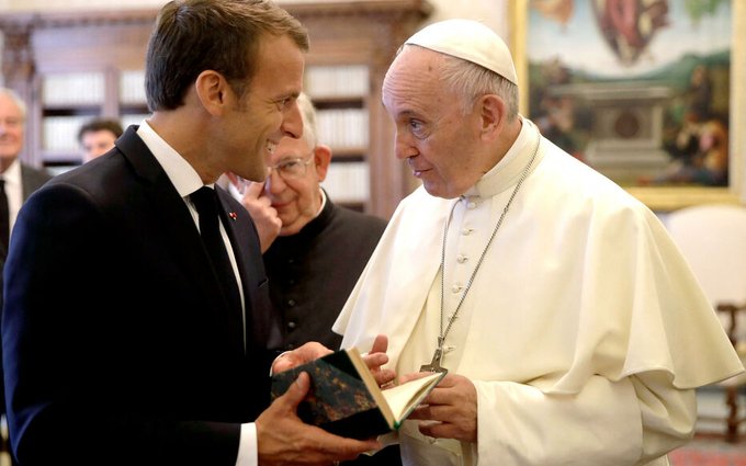 Papa Fransisiko yakiriye Perezida Emmanuel Macron witabiriye ihuriro rya 36 ryo gusabira Isi amahoro i Roma
