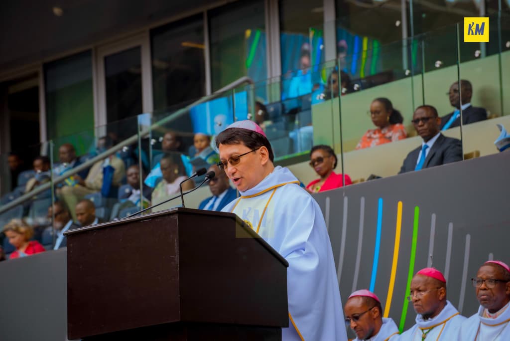 Myr Analdo Sanchez Catalan Intumwa ya Papa mu Rwanda yagejeje ku ba Kristu ubutumwa bwa Papa .