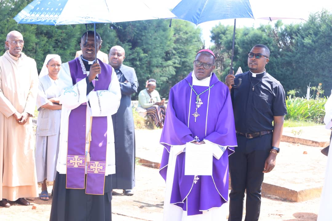 Myr Celestin Hakizima niwe wayoboye imihango yo gushyingura Furere Diogene Hakorimana.