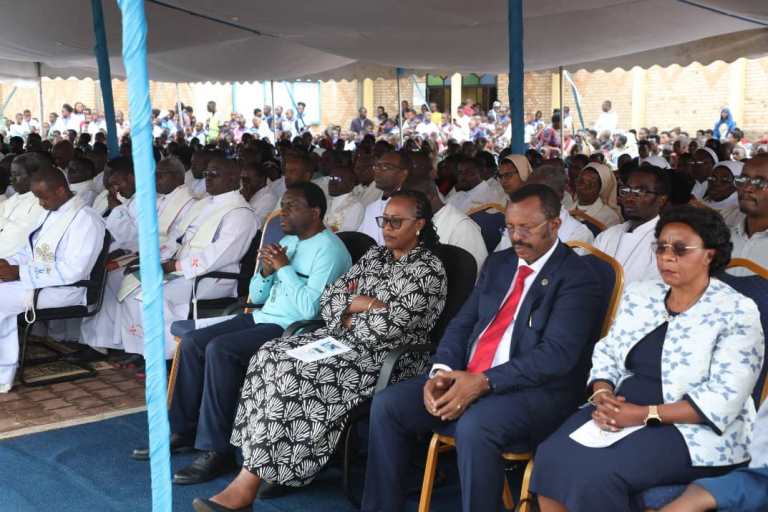 Umuyobozi wa NCDA n'abandi bayobozi bo mu nzego z'ibanze zitandukanye, bitabiriye Yubilea y'abana i Kibeho.