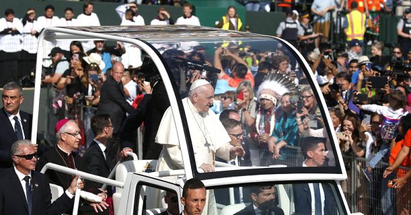 Imbere y'abakristu basaga ibihumbi 50 Papa Fransisiko yahimbarije umunsi mukuru wa Ana na Yowakimu muri Canada
