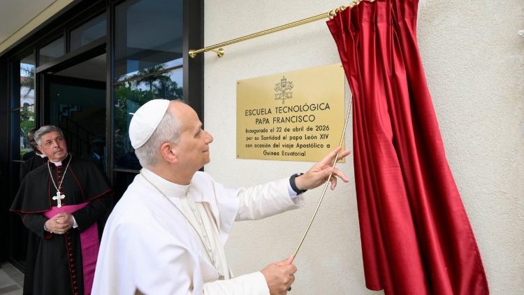 Papa Leo XIV yasuye ishuri ryitiriwe Papa Francis muri Equatorial Guinea