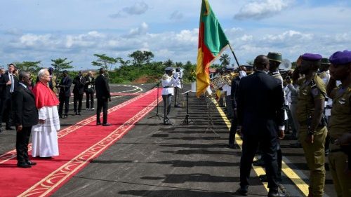 Papa Leo XIV yageze muri Cameroun mu gice cya kabiri cy’uruzinduko rwe muri Afurika